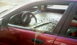 Video: Vợ tự ý đổi họ khiến chồng nổi đóa đổ bê tông vào xe để trả đũa